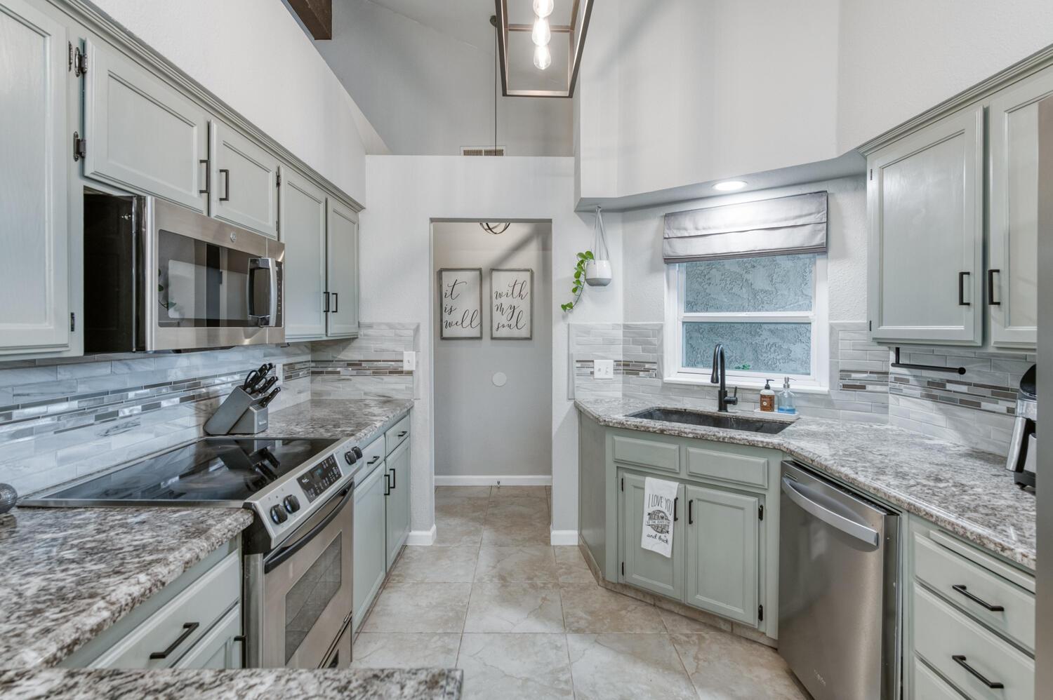 288 W Magill Ave, Clovis, CA 93612