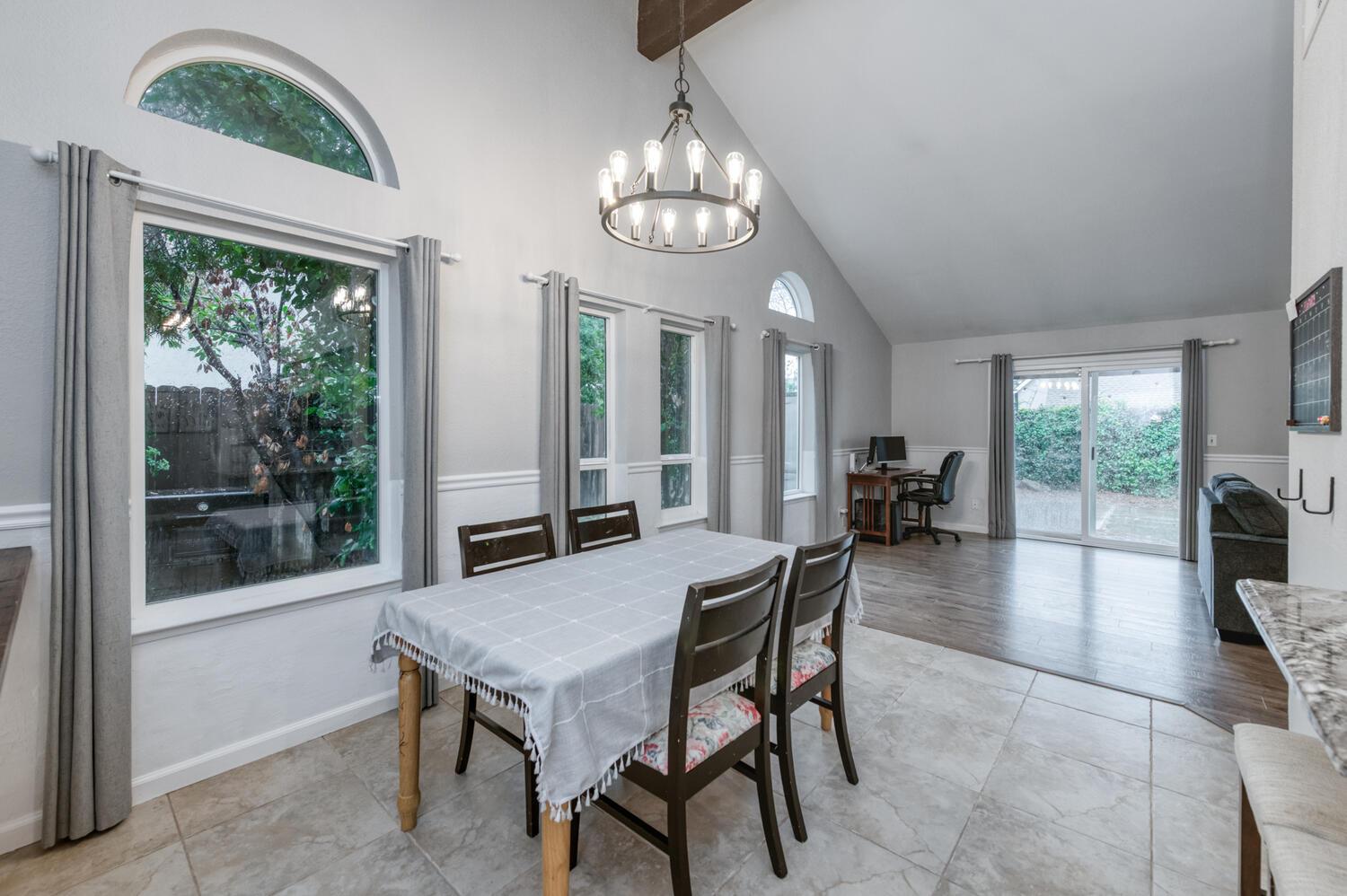 288 W Magill Ave, Clovis, CA 93612