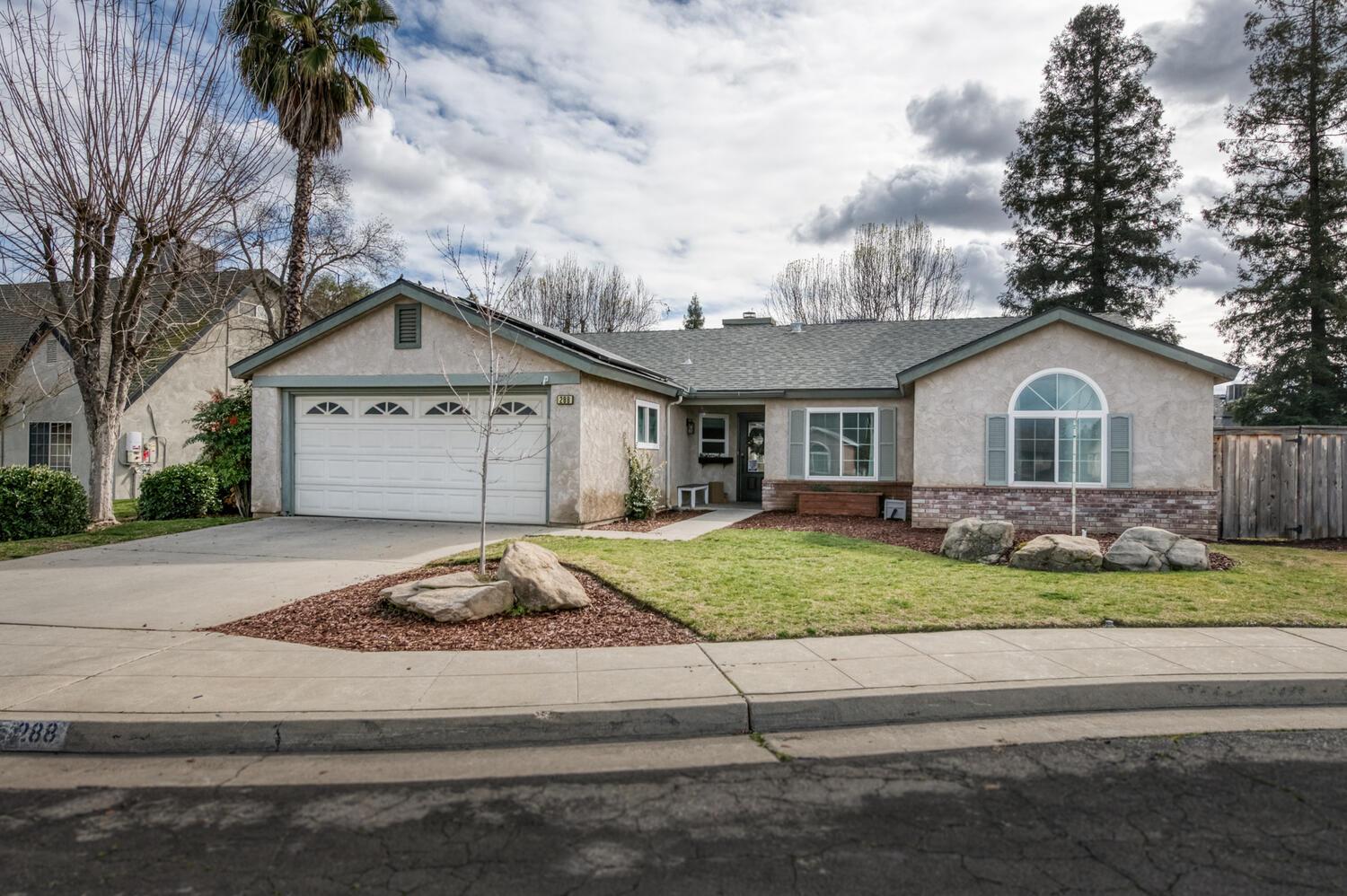 288 W Magill Ave, Clovis, CA 93612