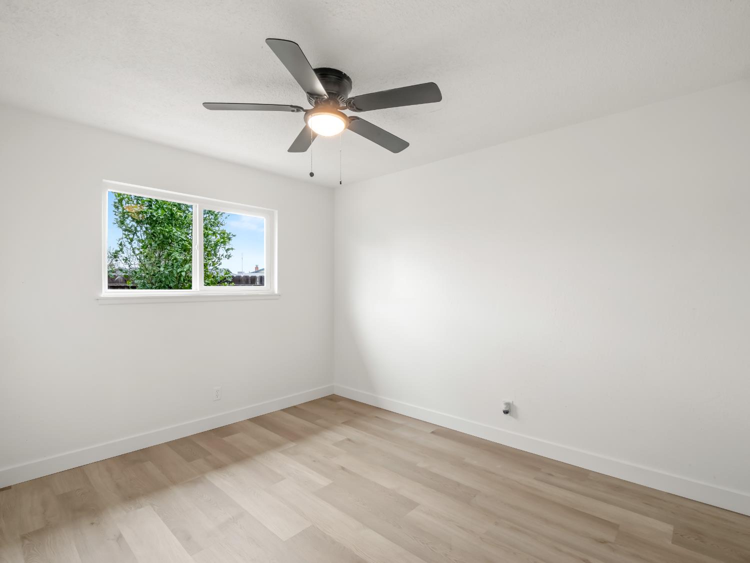 2855 Adler Ave, Clovis, CA 93612