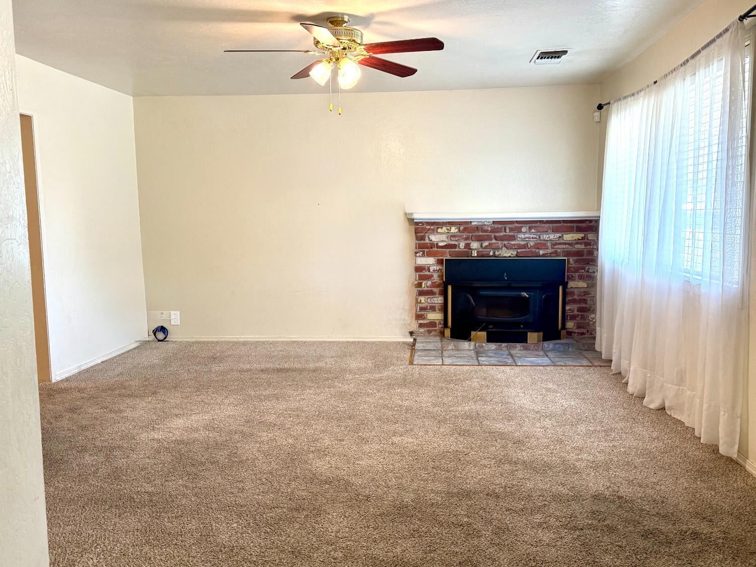 51 San Jose Ave, Clovis, CA 93612