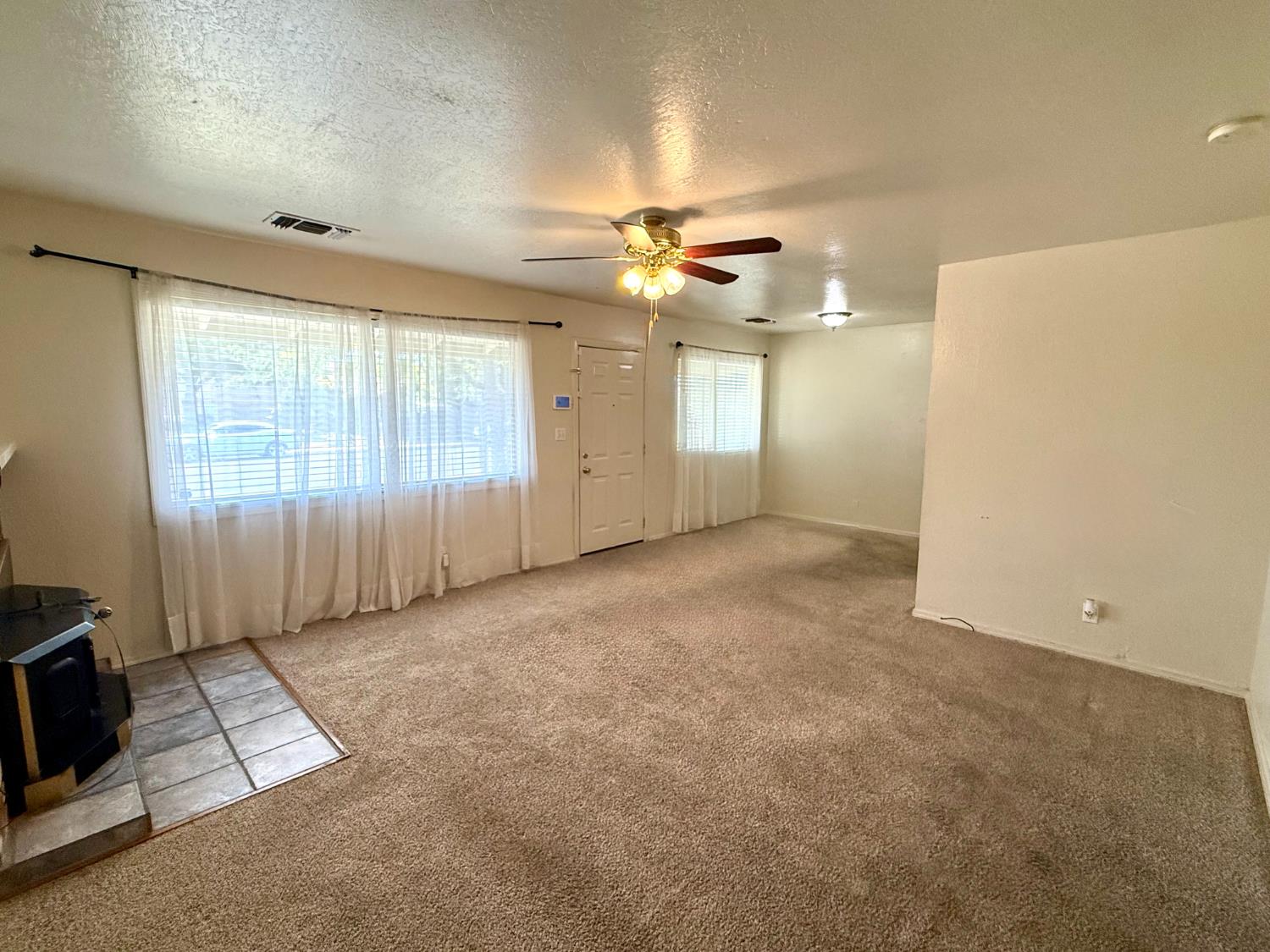 51 San Jose Ave, Clovis, CA 93612