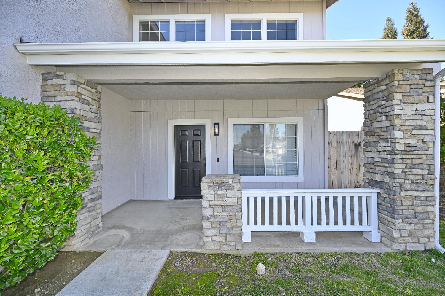 878 N Ash Ave, Clovis, CA 93611