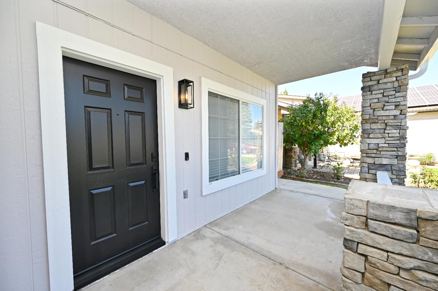 878 N Ash Ave, Clovis, CA 93611