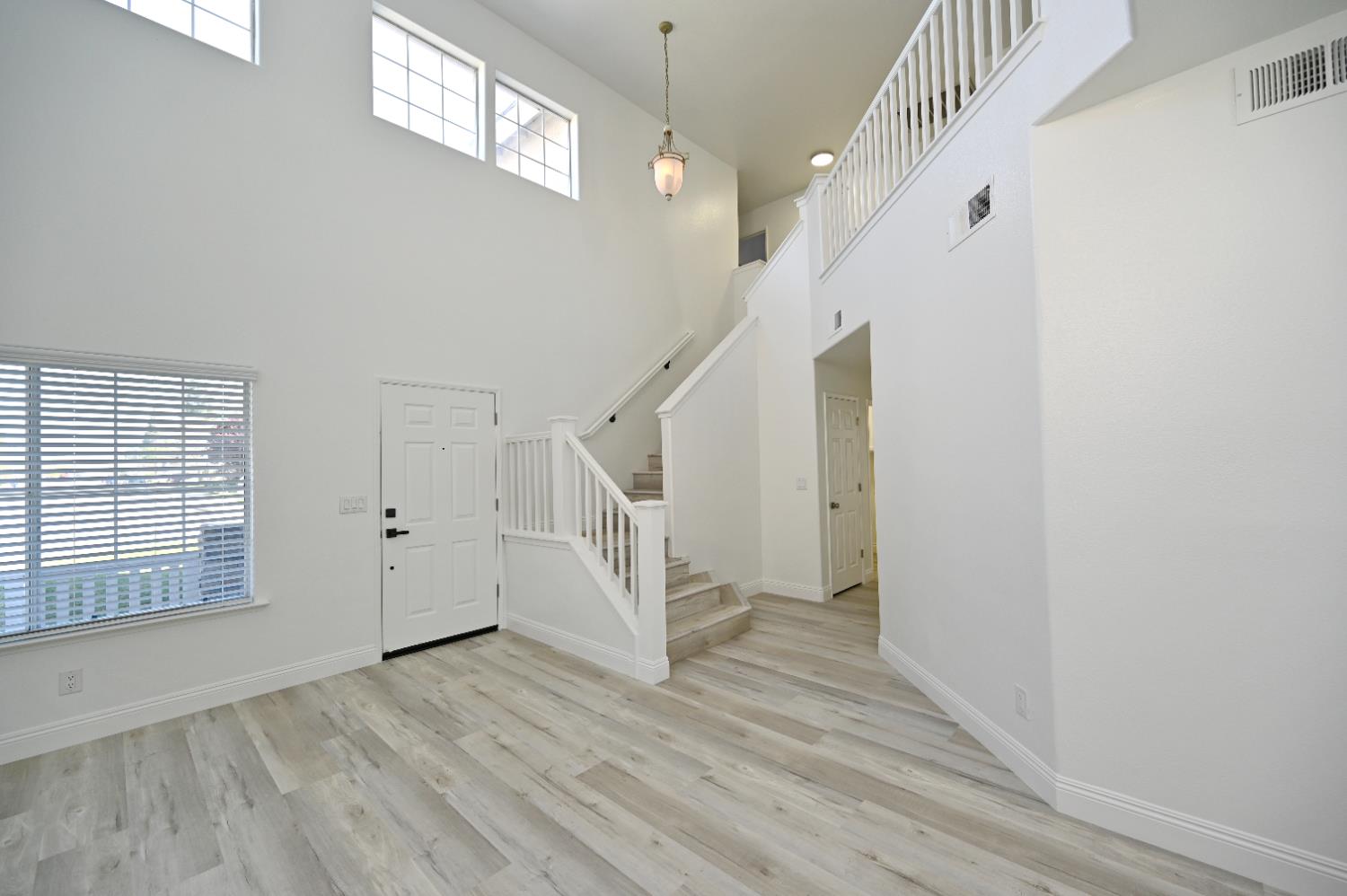 878 N Ash Ave, Clovis, CA 93611