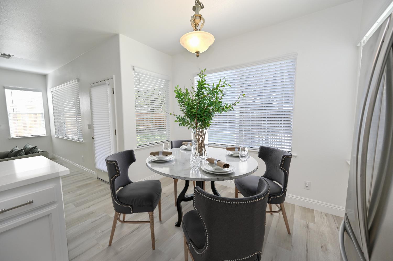 878 N Ash Ave, Clovis, CA 93611