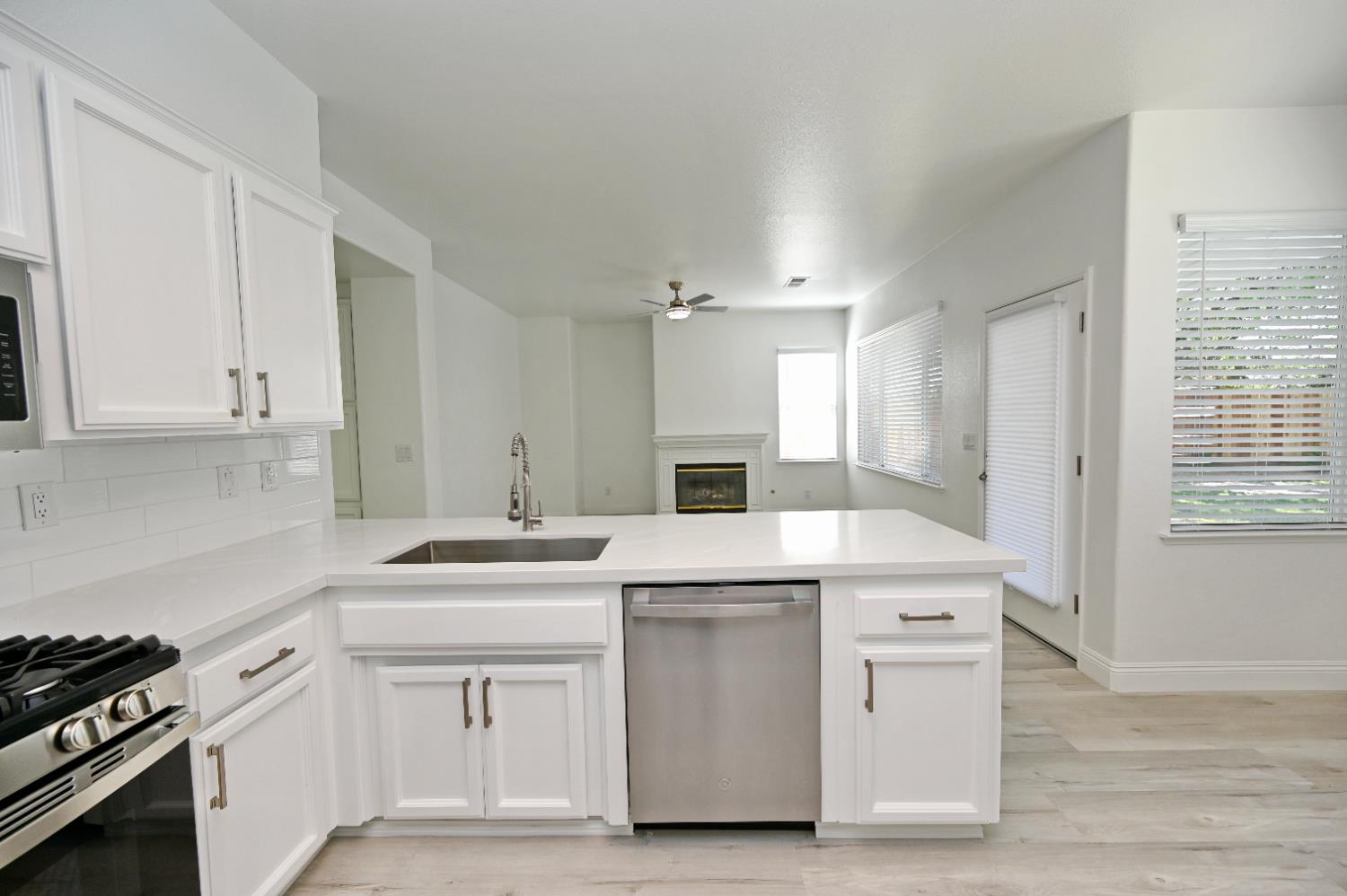 878 N Ash Ave, Clovis, CA 93611