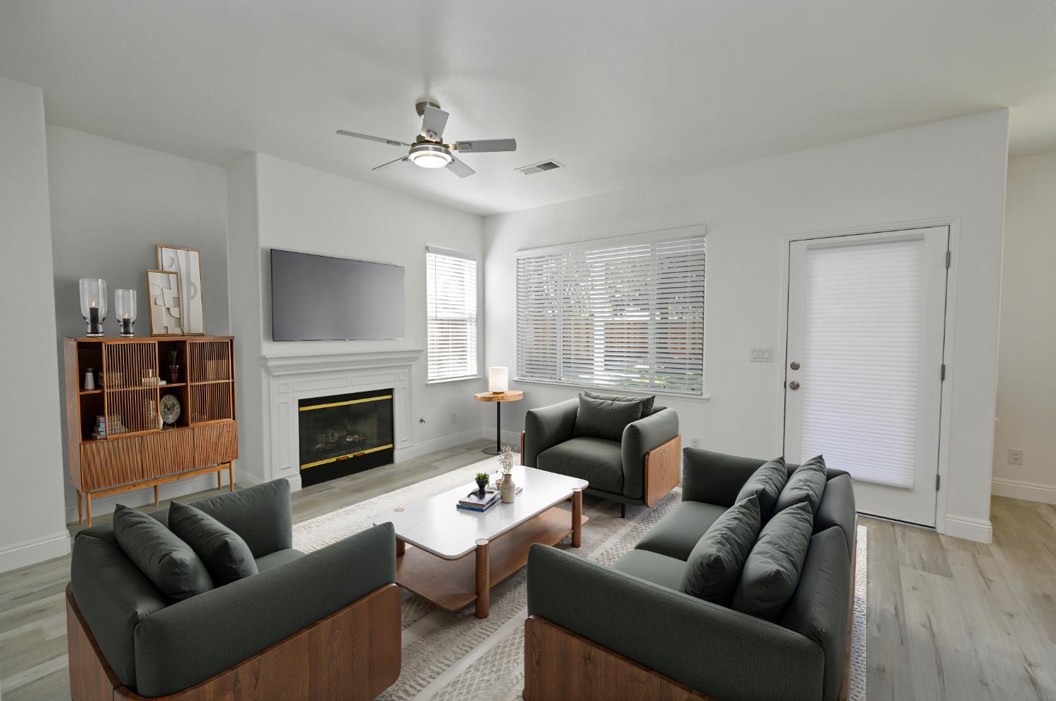 878 N Ash Ave, Clovis, CA 93611