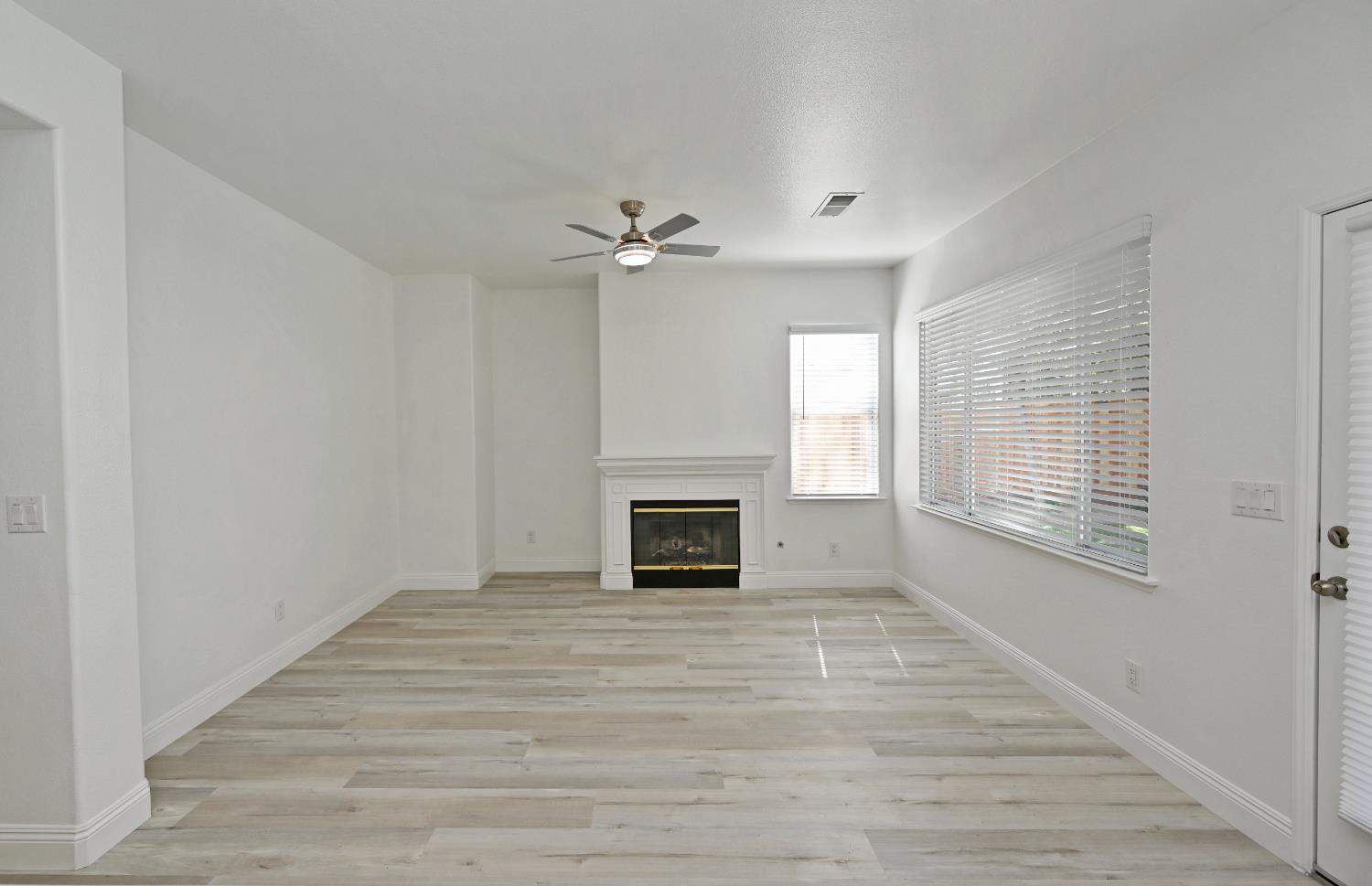 878 N Ash Ave, Clovis, CA 93611