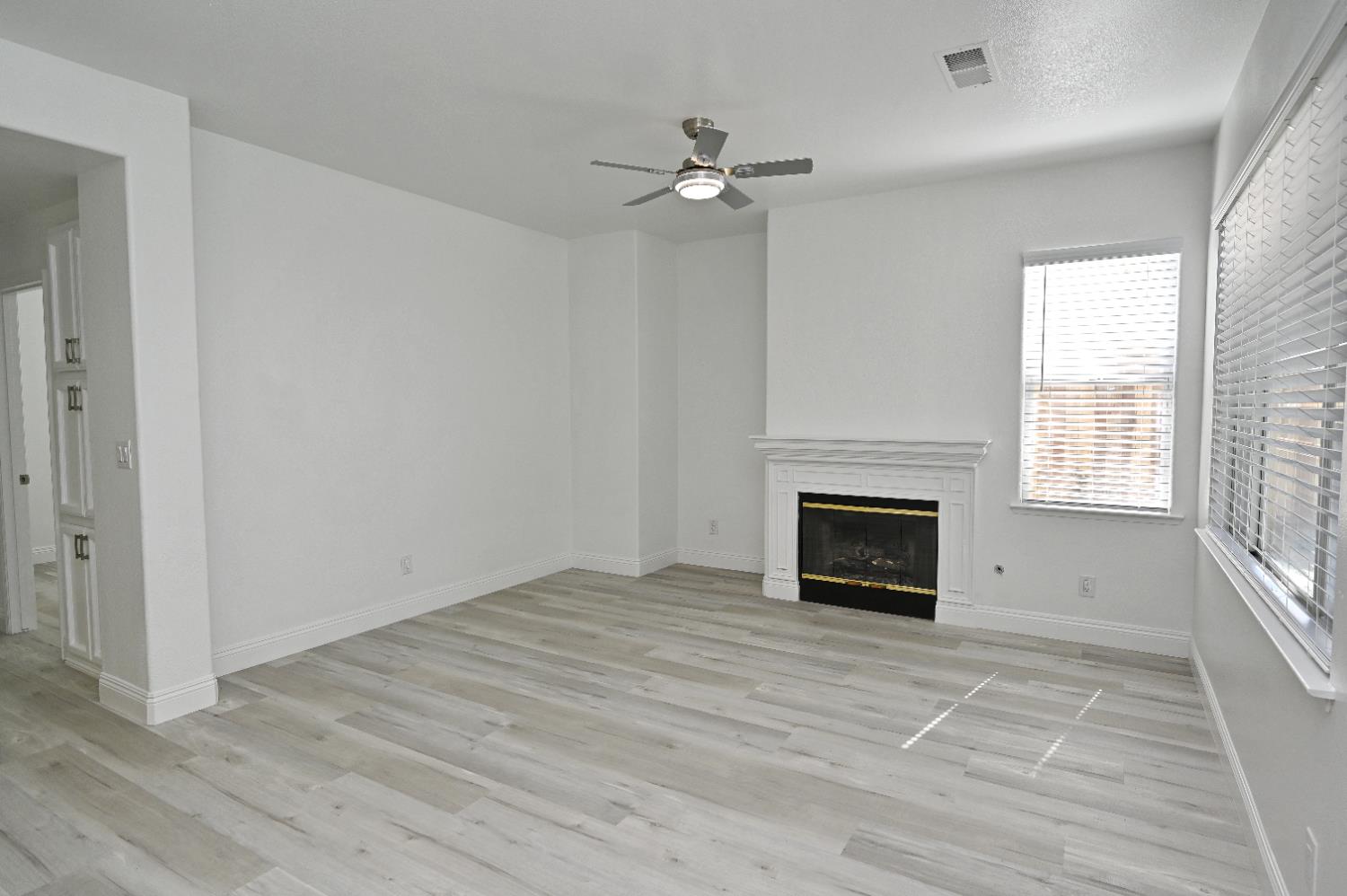 878 N Ash Ave, Clovis, CA 93611