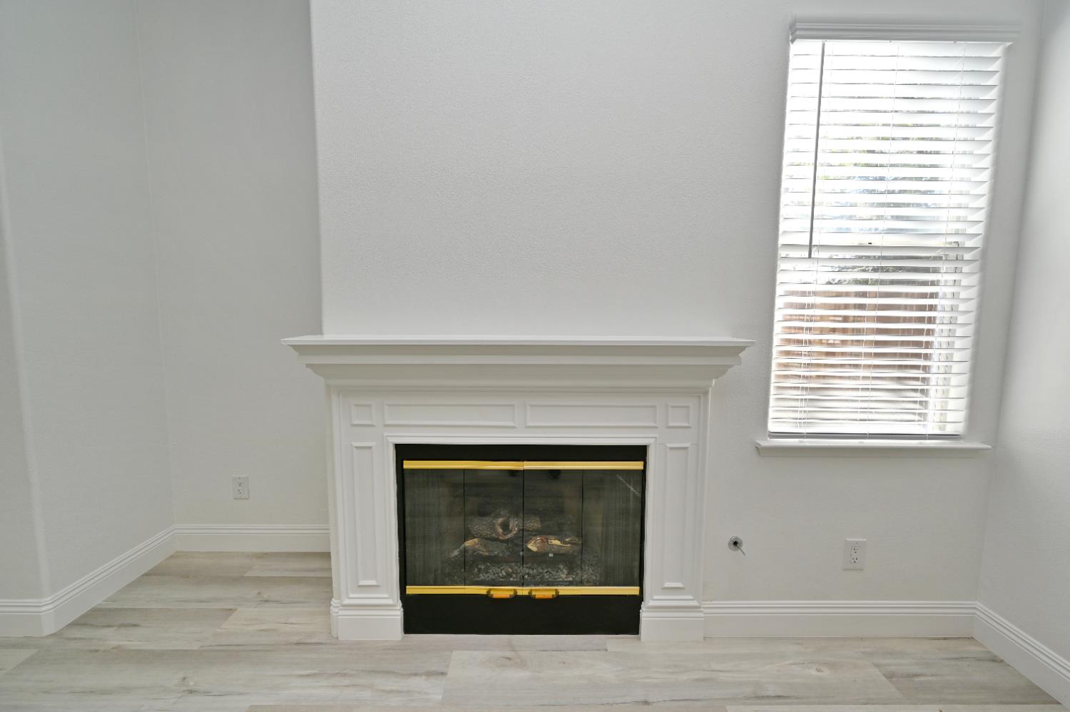 878 N Ash Ave, Clovis, CA 93611