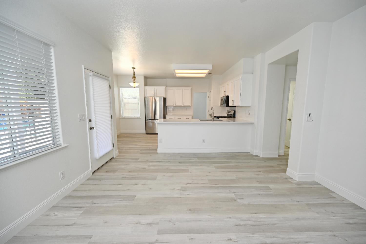 878 N Ash Ave, Clovis, CA 93611