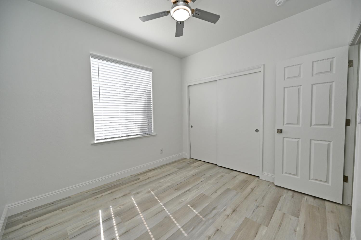 878 N Ash Ave, Clovis, CA 93611