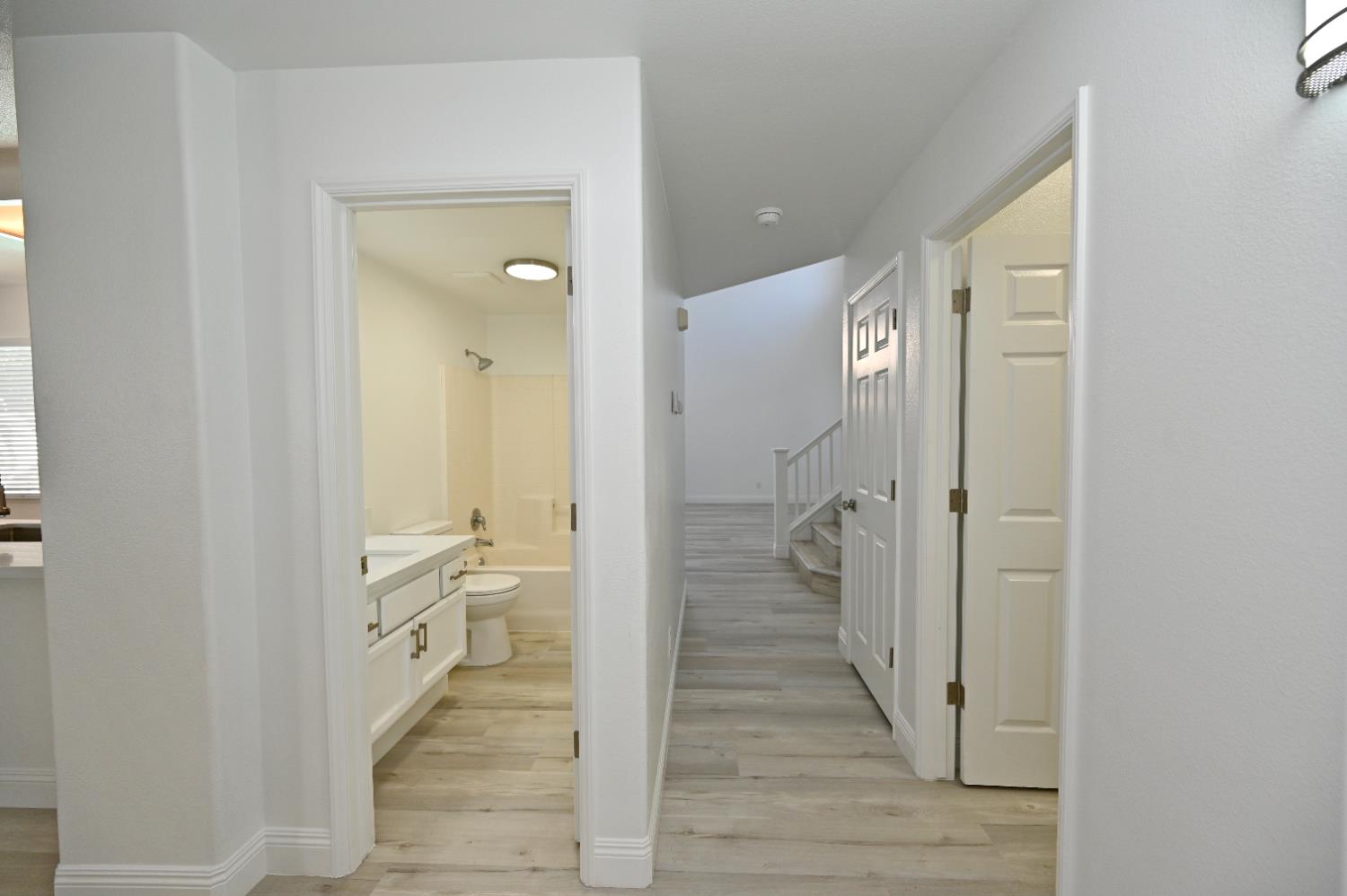 878 N Ash Ave, Clovis, CA 93611