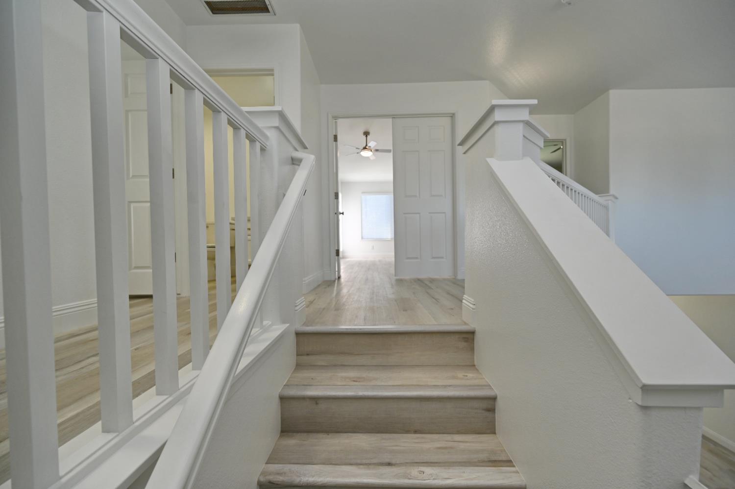 878 N Ash Ave, Clovis, CA 93611