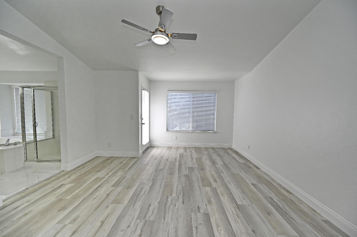 878 N Ash Ave, Clovis, CA 93611