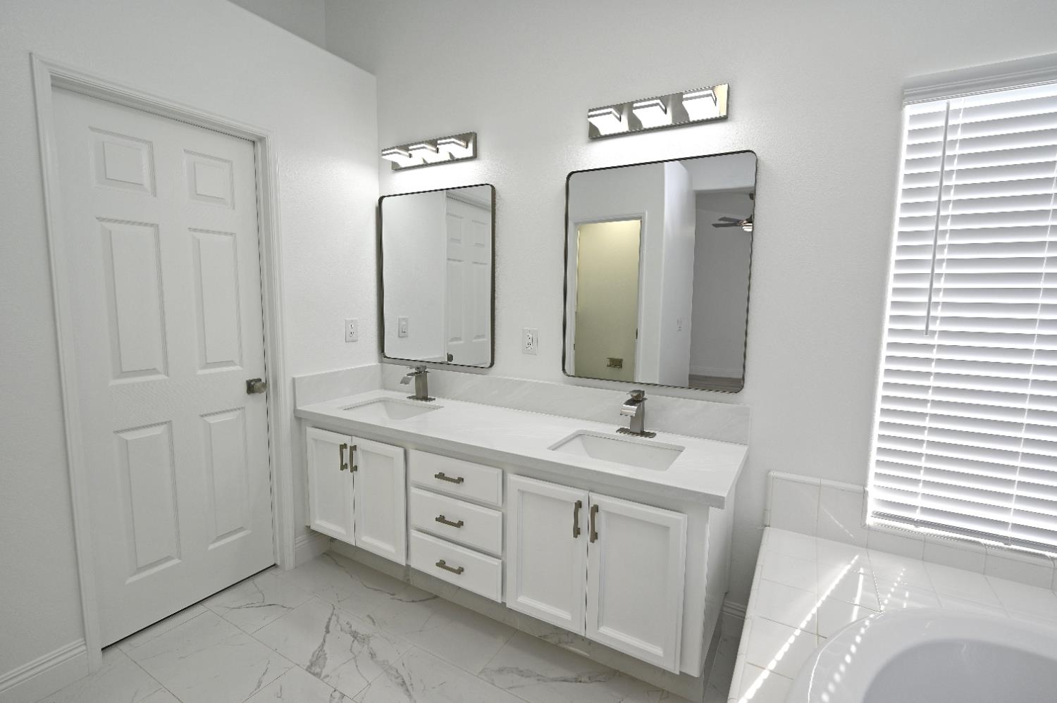 878 N Ash Ave, Clovis, CA 93611