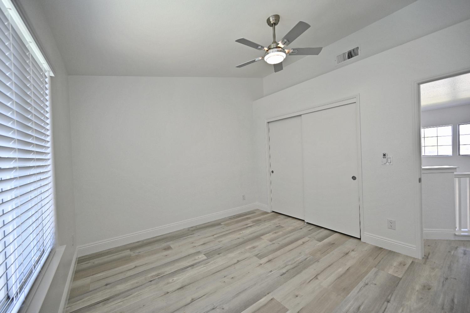 878 N Ash Ave, Clovis, CA 93611