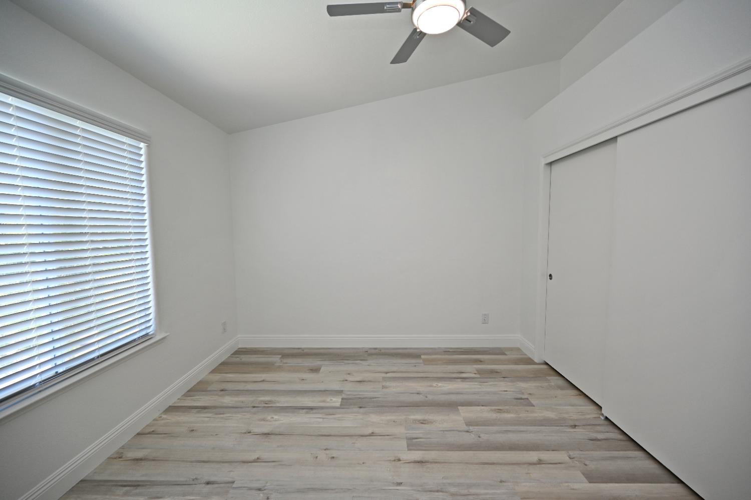 878 N Ash Ave, Clovis, CA 93611