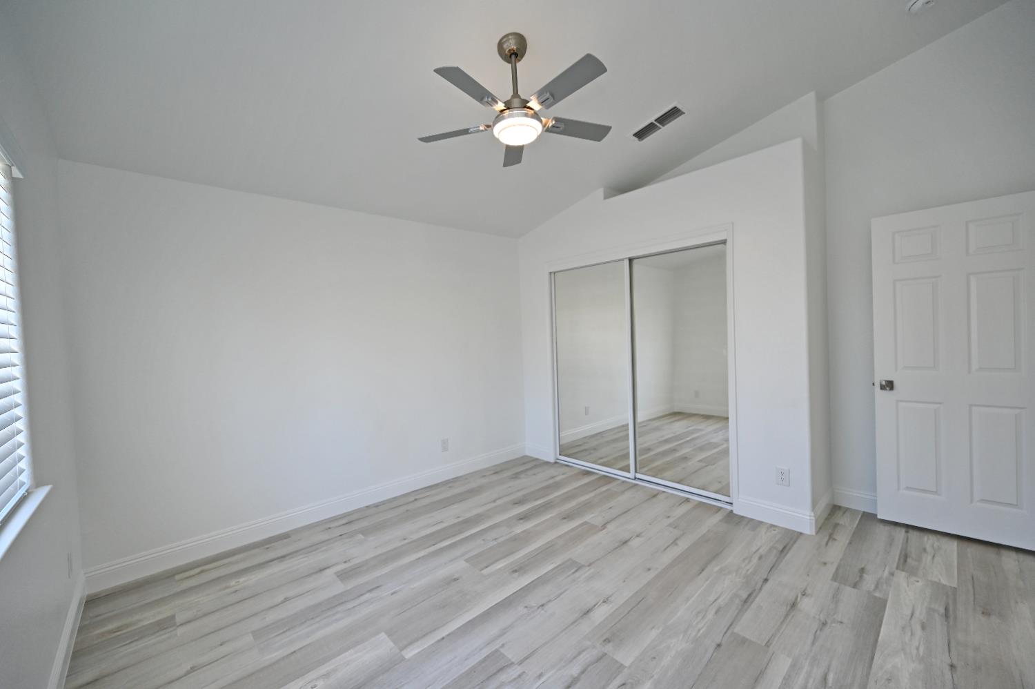 878 N Ash Ave, Clovis, CA 93611