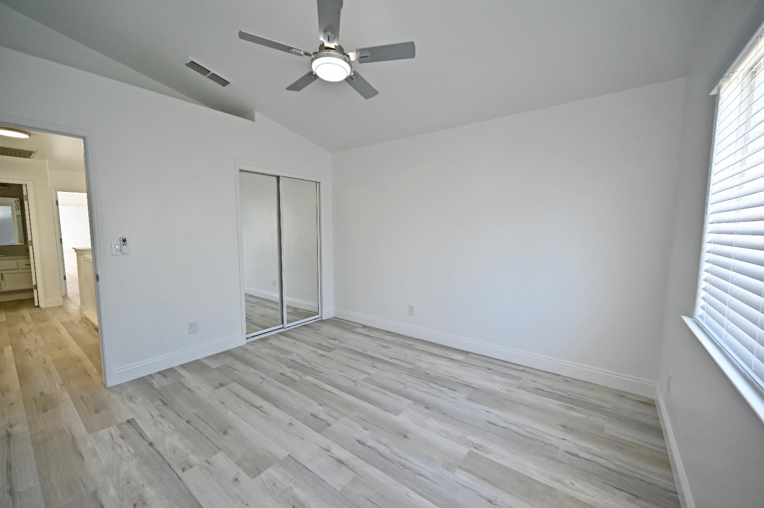 878 N Ash Ave, Clovis, CA 93611