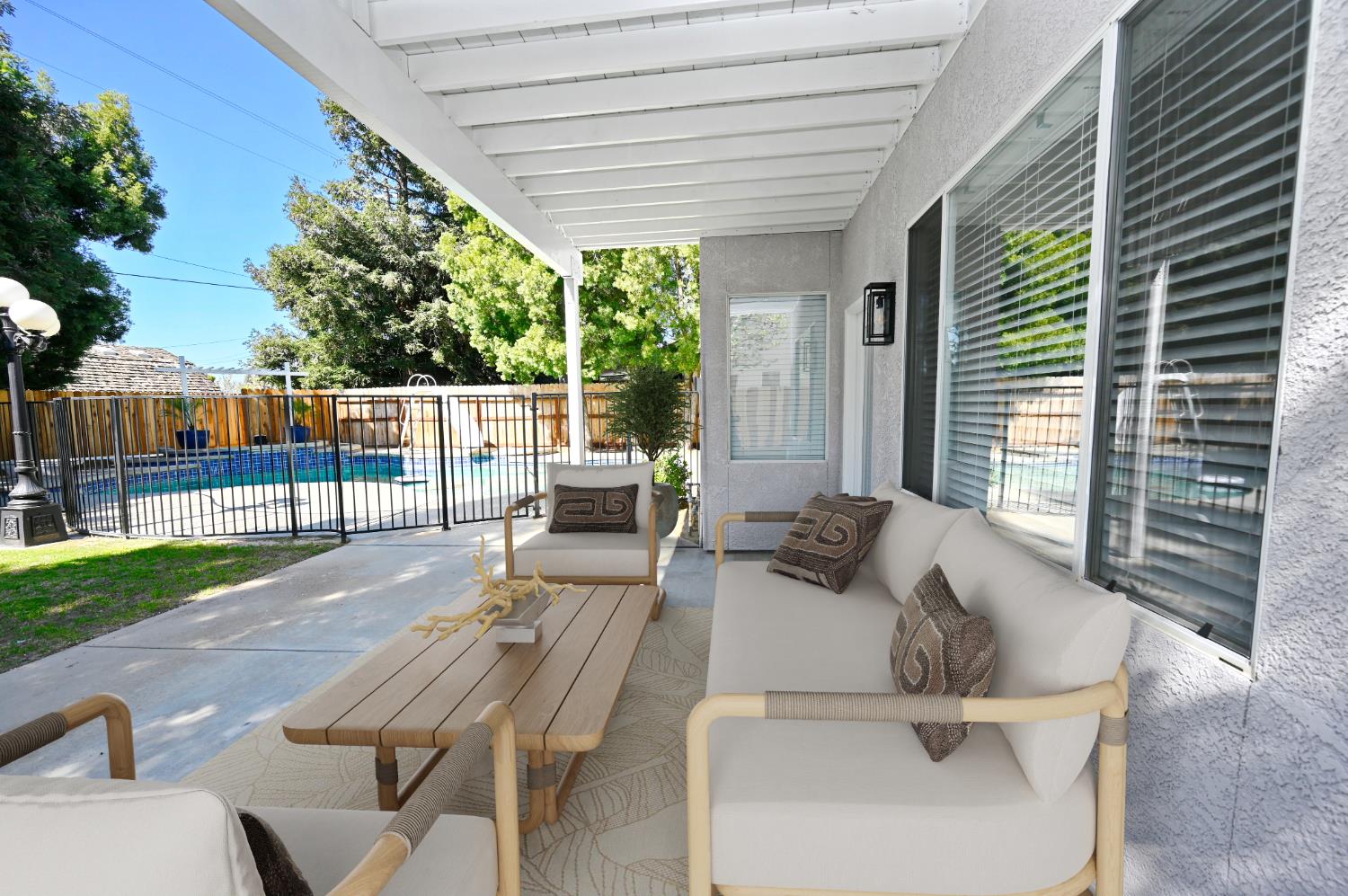 878 N Ash Ave, Clovis, CA 93611