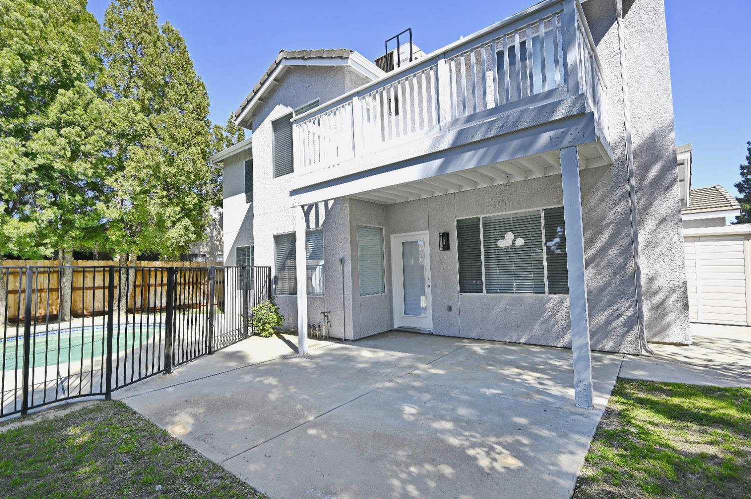 878 N Ash Ave, Clovis, CA 93611