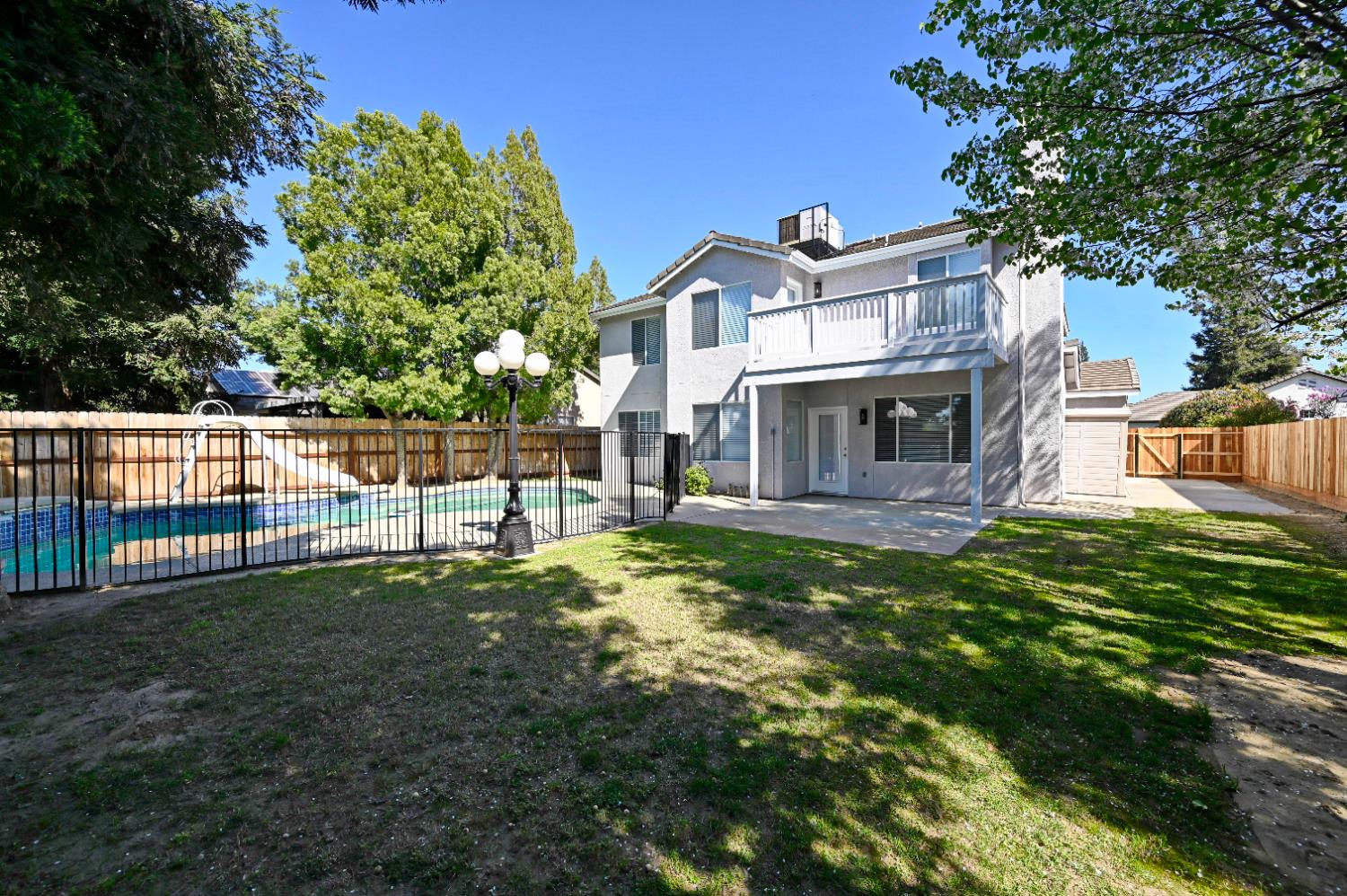 878 N Ash Ave, Clovis, CA 93611