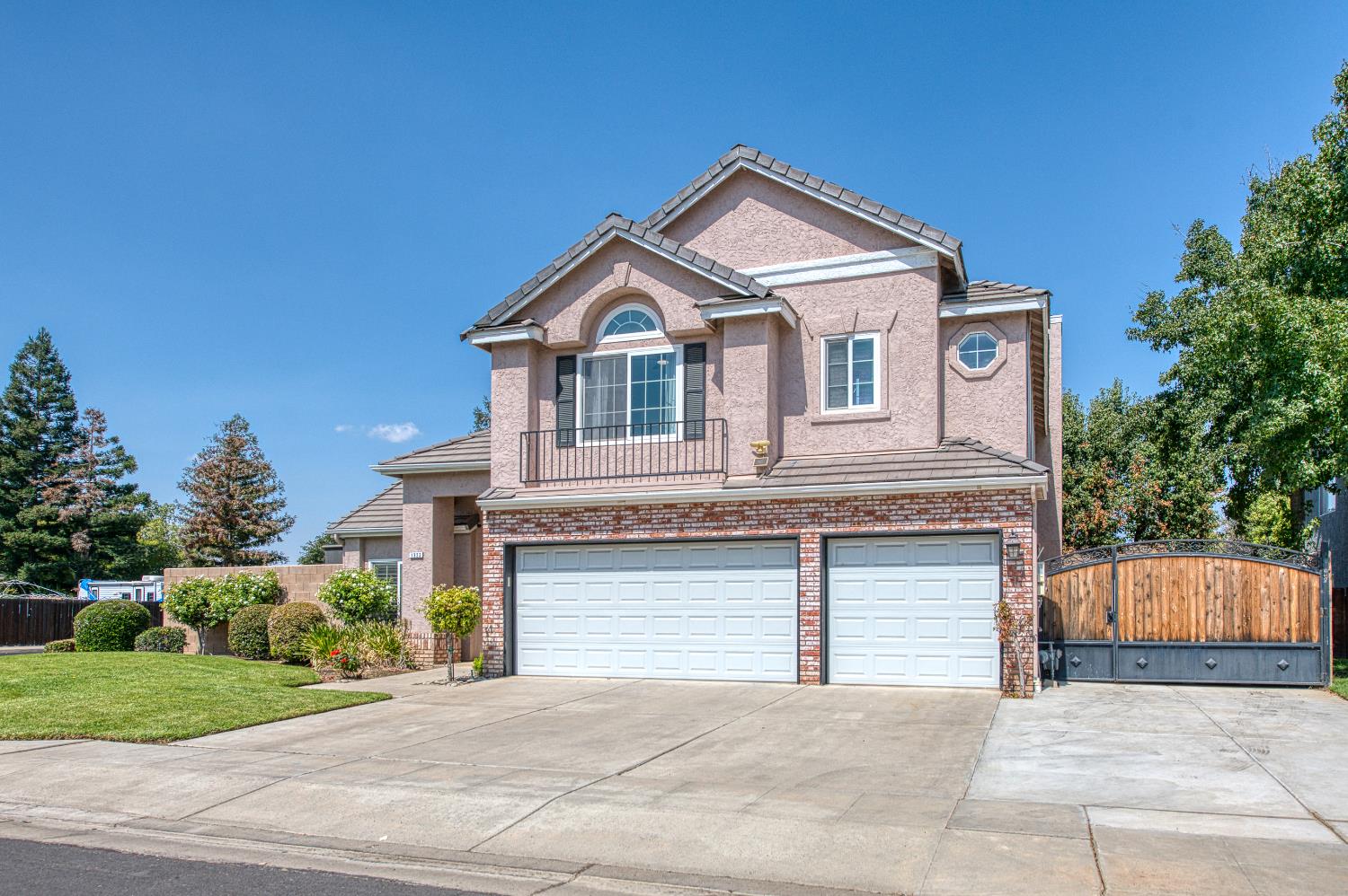 1323 Oak Ave, Clovis, CA 93611