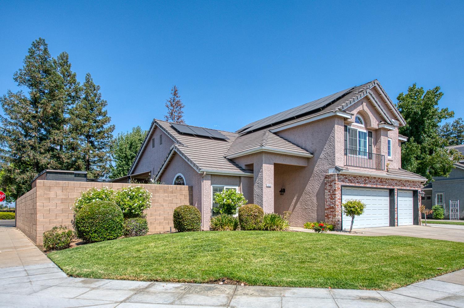 1323 Oak Ave, Clovis, CA 93611