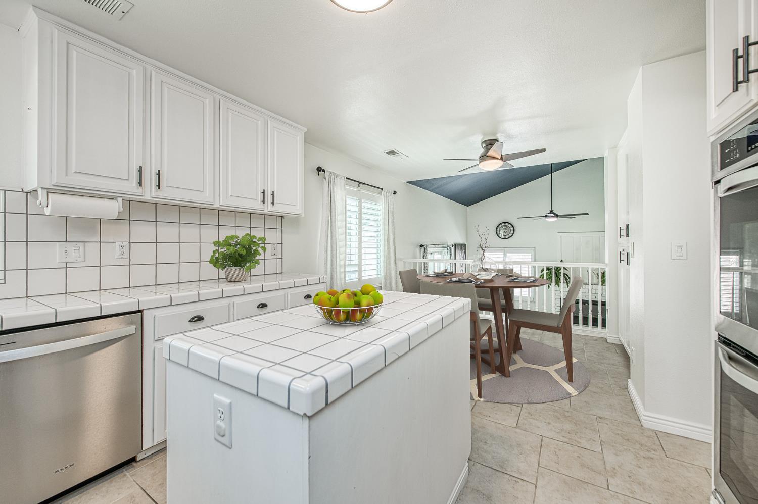 1323 Oak Ave, Clovis, CA 93611