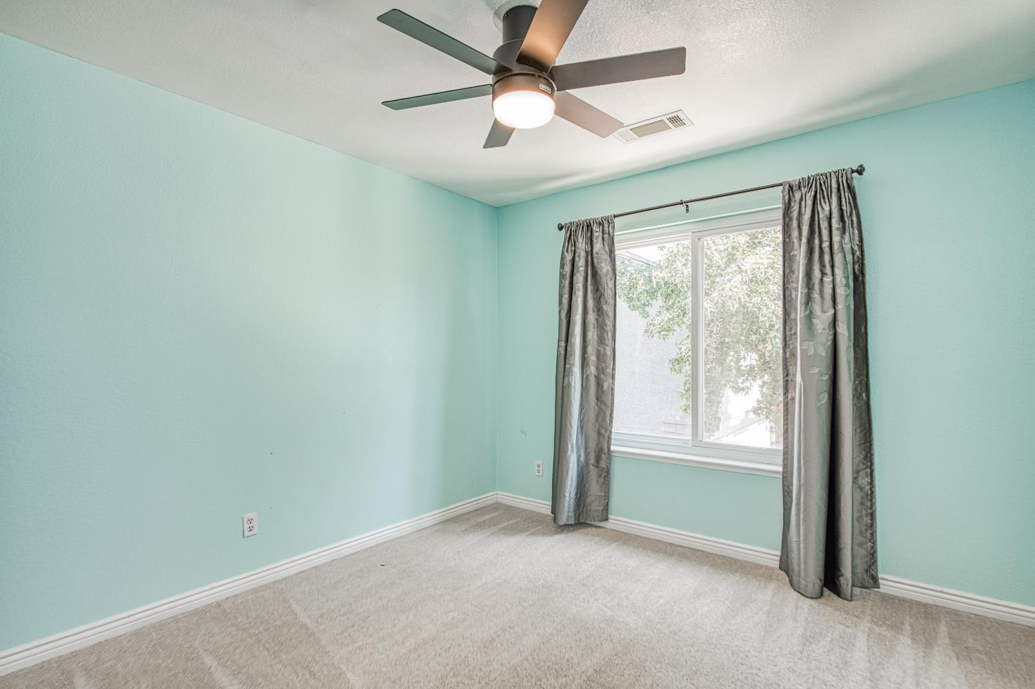 1323 Oak Ave, Clovis, CA 93611