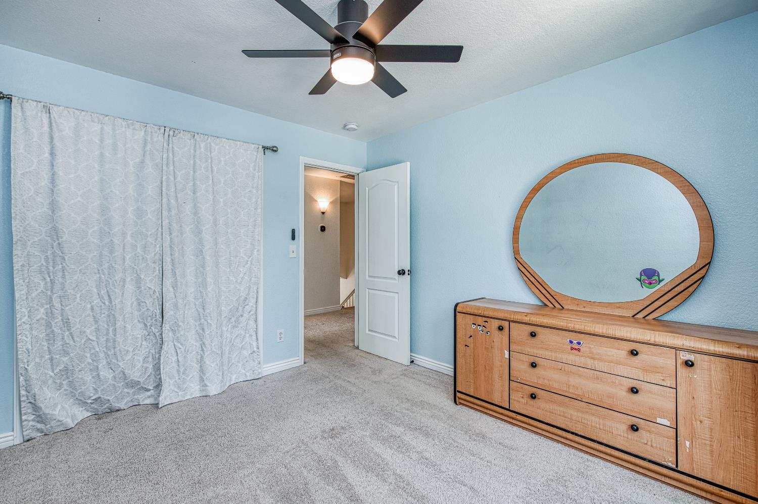 1323 Oak Ave, Clovis, CA 93611