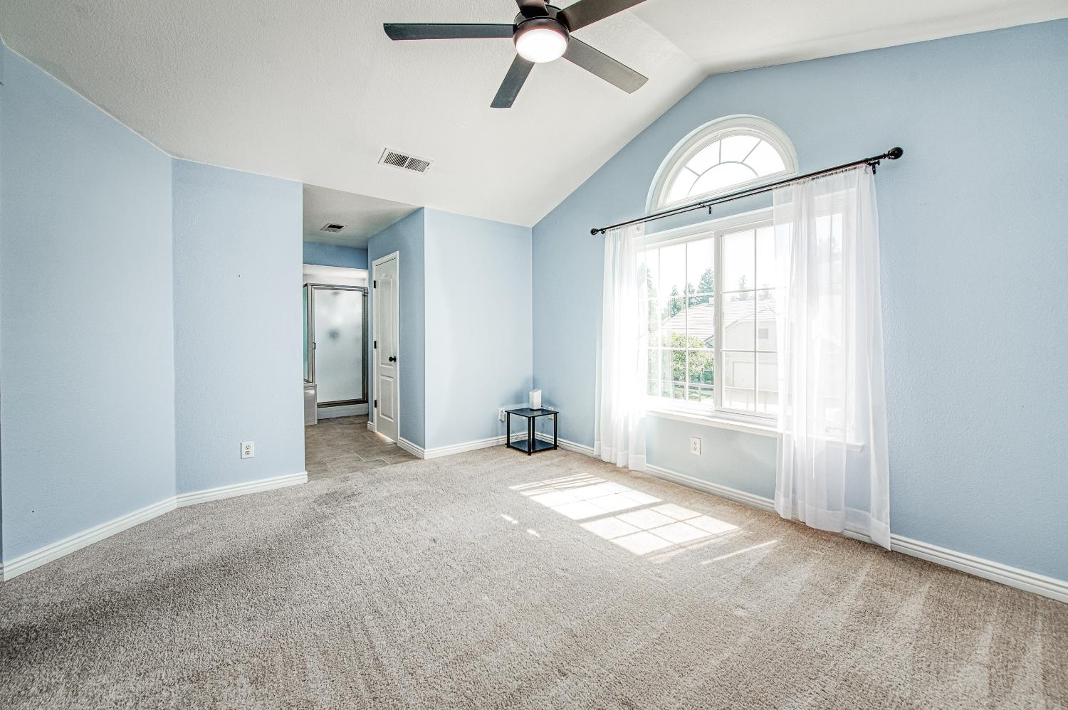 1323 Oak Ave, Clovis, CA 93611