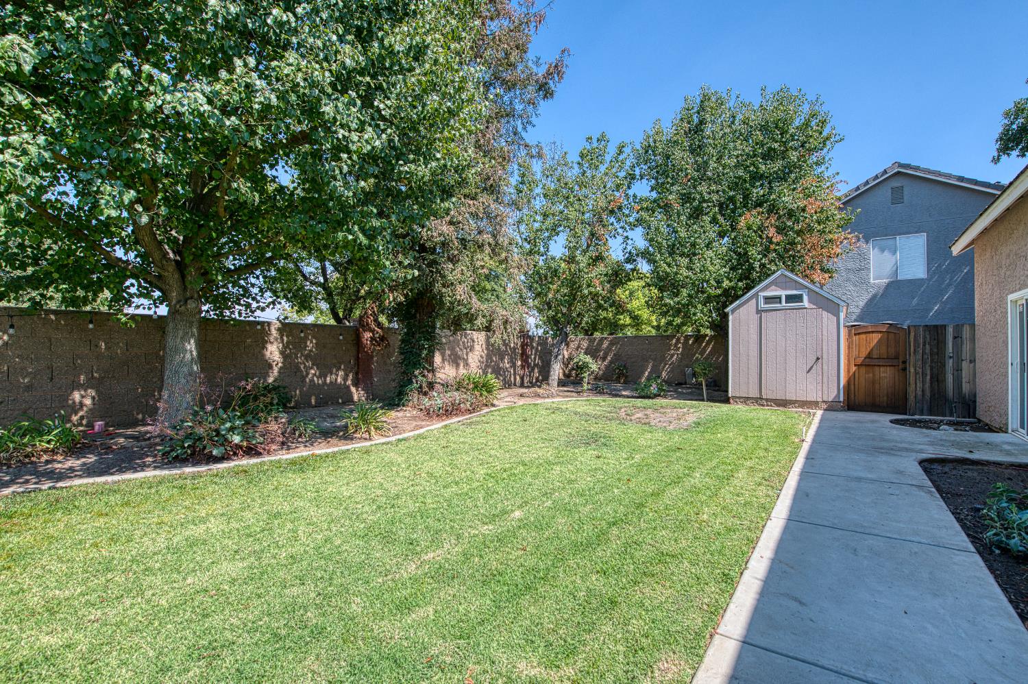1323 Oak Ave, Clovis, CA 93611