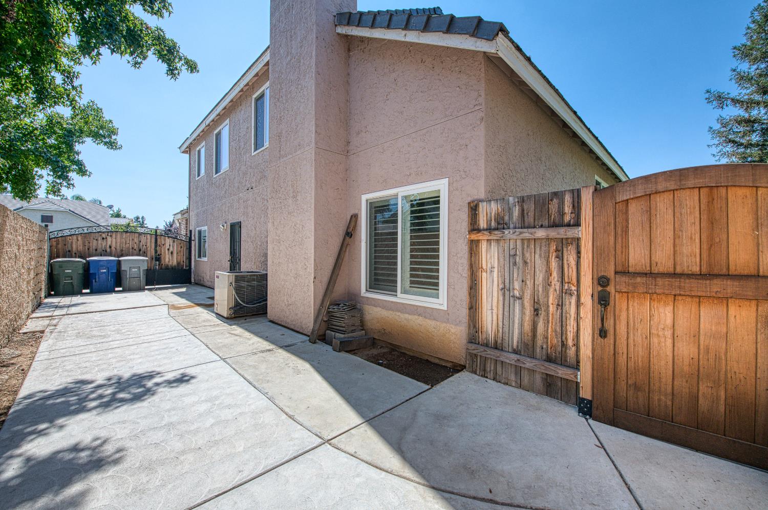 1323 Oak Ave, Clovis, CA 93611