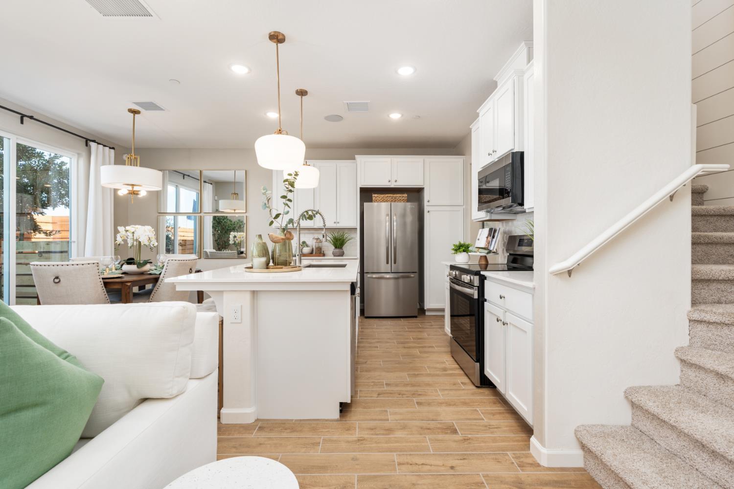 1502 Woodhill Ln, Clovis, CA 93619