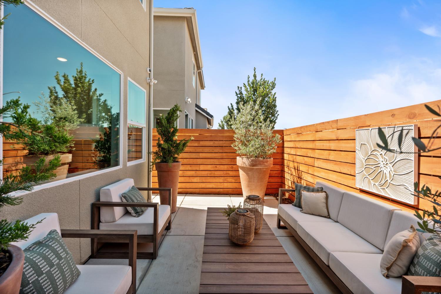 1502 Woodhill Ln, Clovis, CA 93619