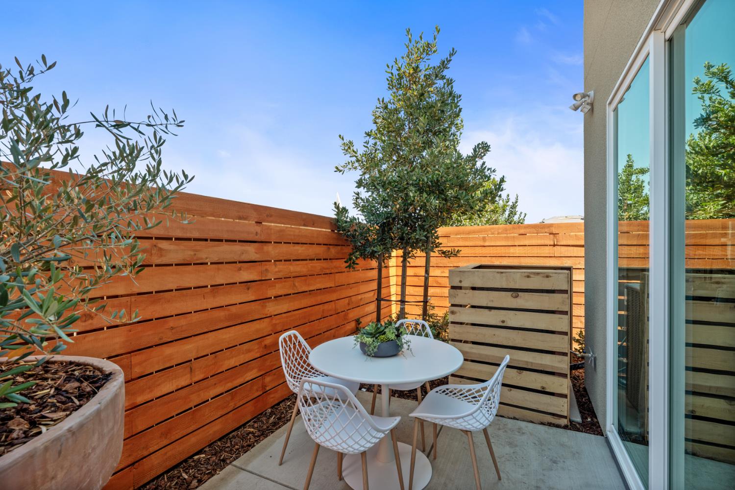 1502 Woodhill Ln, Clovis, CA 93619