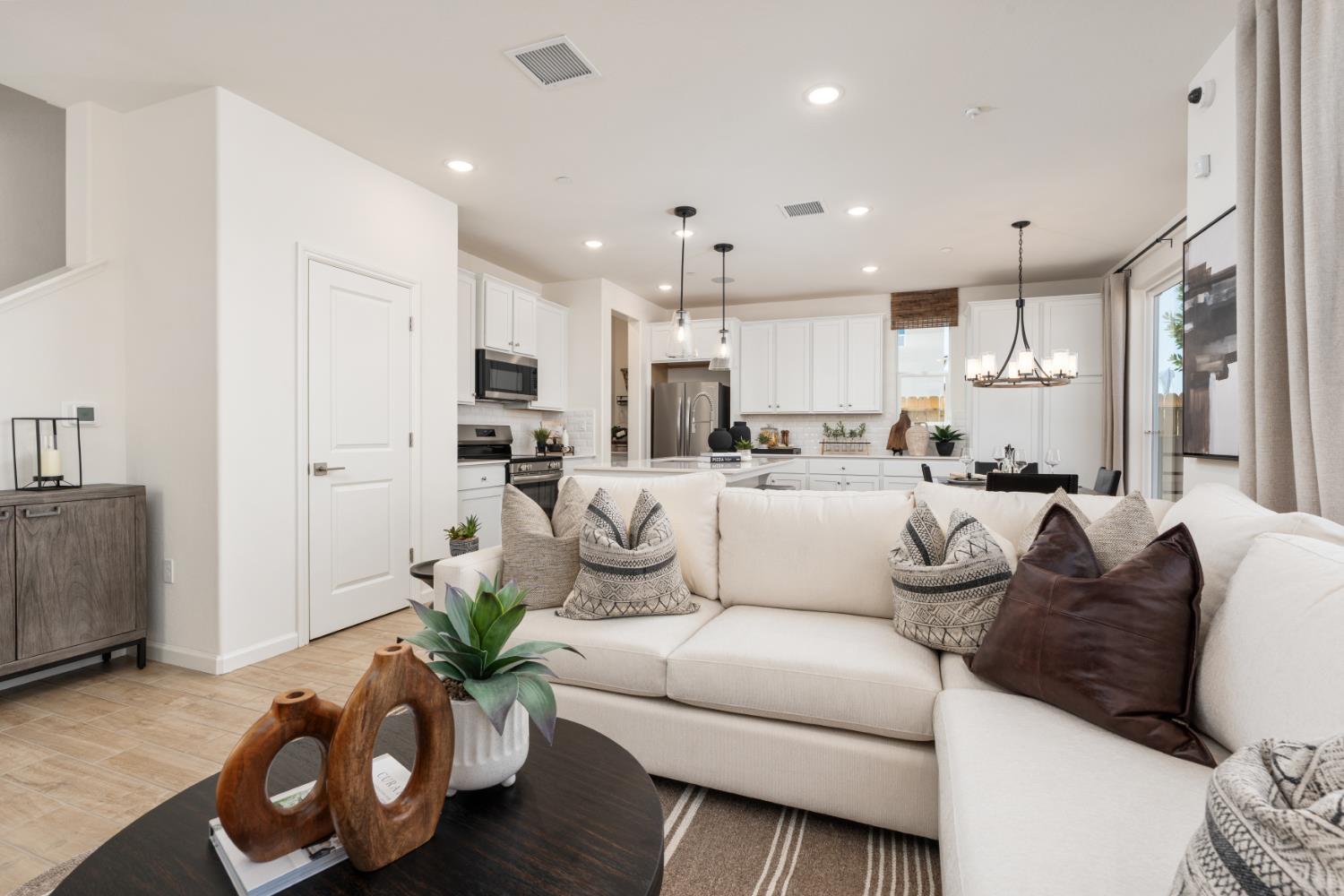 2129 N Wagon Ln, Clovis, CA 93619