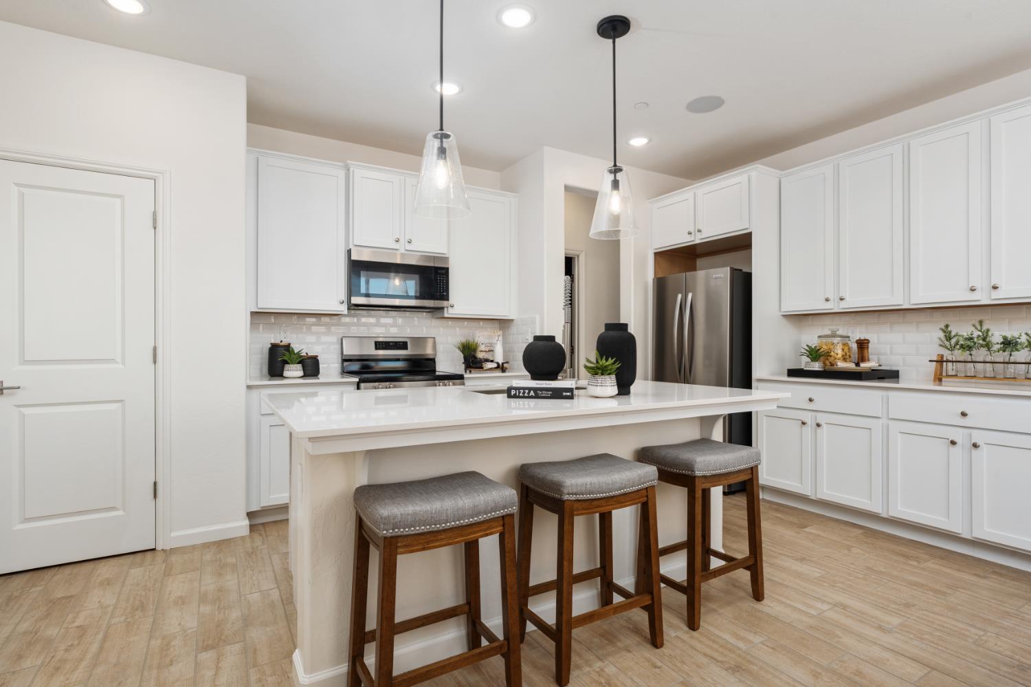 2129 N Wagon Ln, Clovis, CA 93619