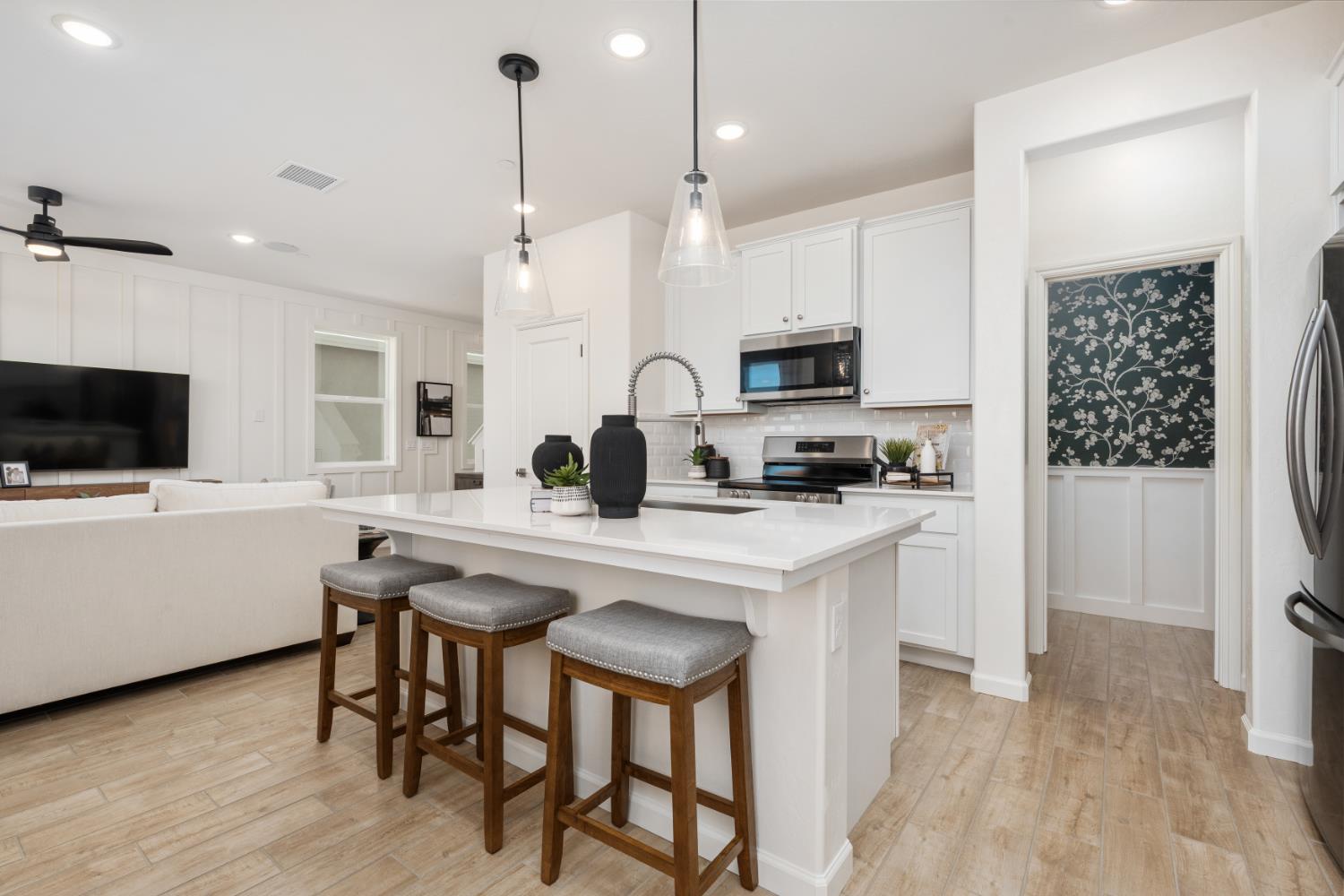 2129 N Wagon Ln, Clovis, CA 93619