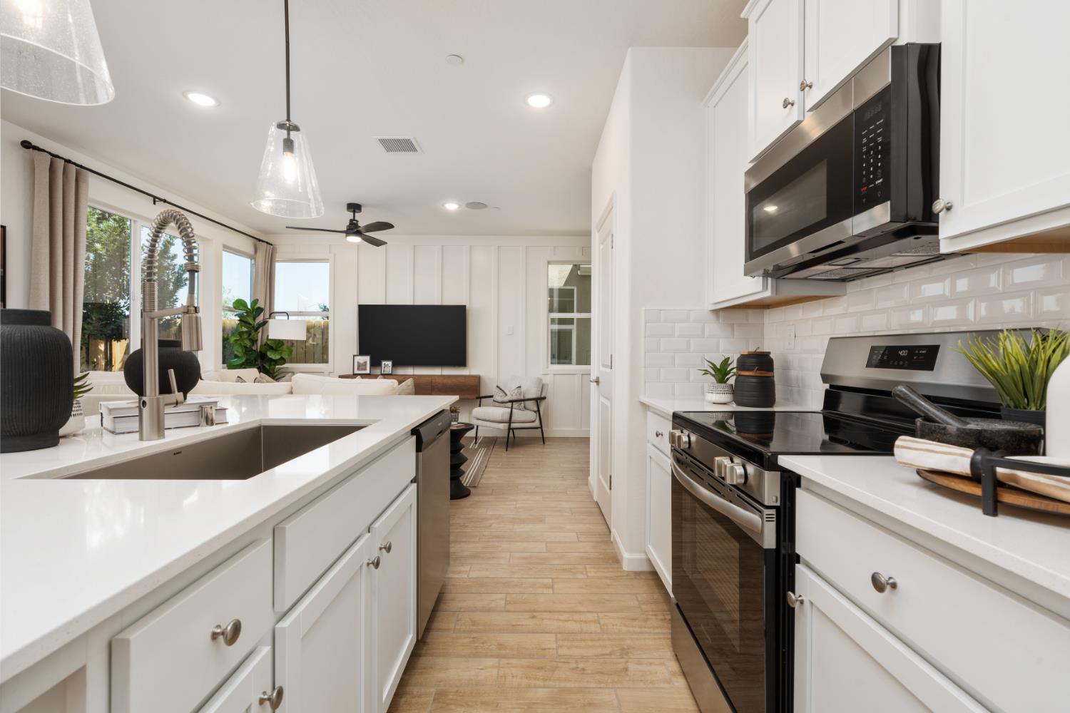 2129 N Wagon Ln, Clovis, CA 93619