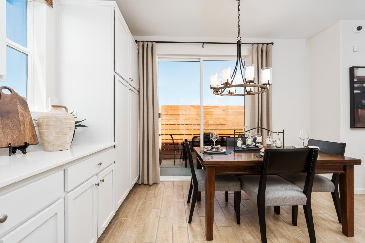 2129 N Wagon Ln, Clovis, CA 93619