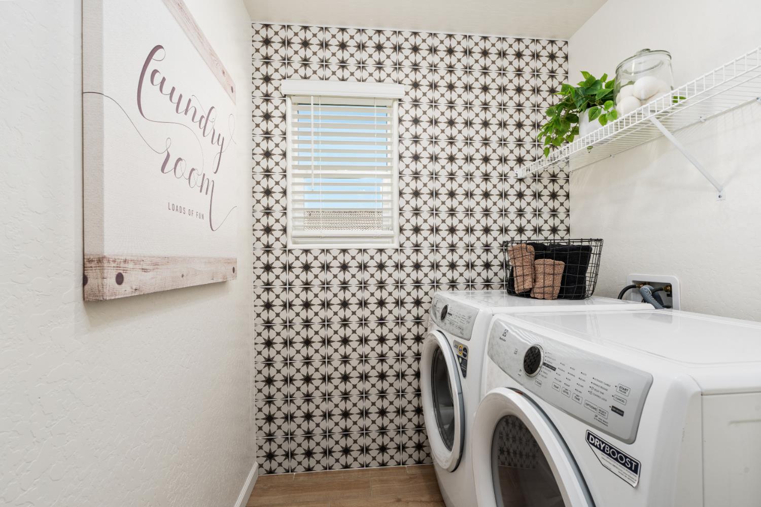 2129 N Wagon Ln, Clovis, CA 93619