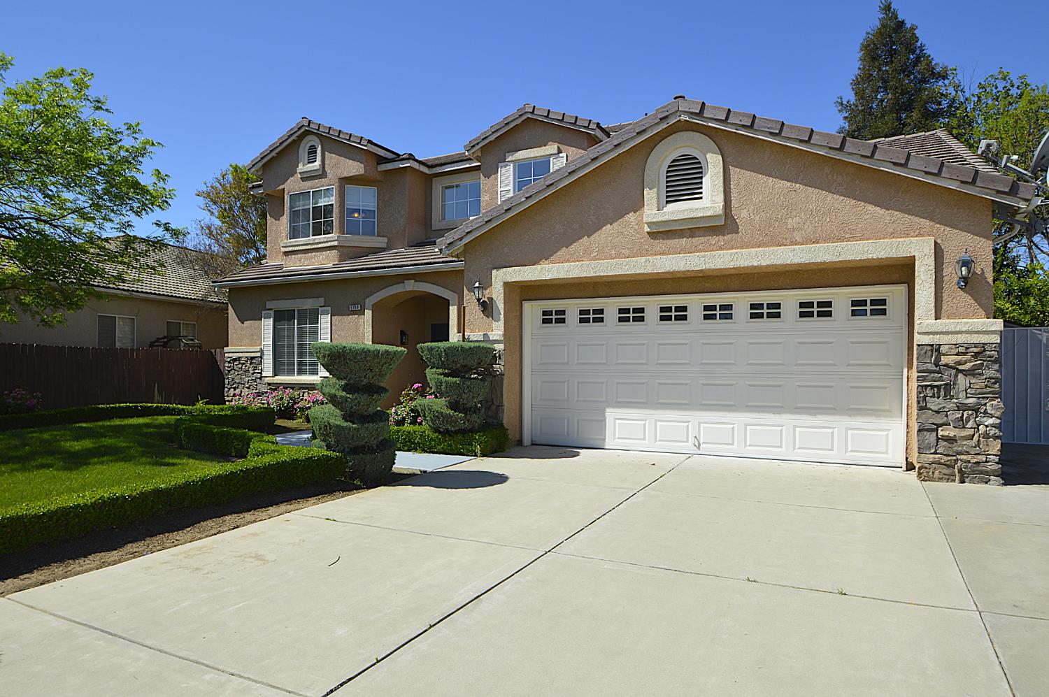 1756 N Holly Ave, Clovis, CA 93619