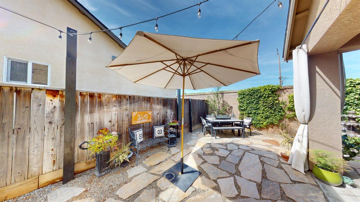 4207 Serena Ln, Clovis, CA 93619