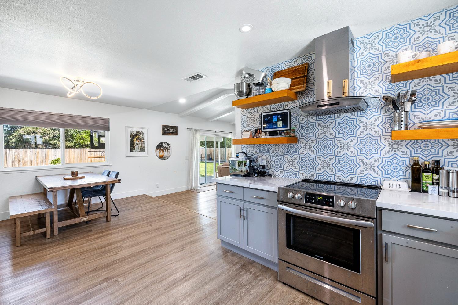 1535 Bliss Ave, Clovis, CA 93611