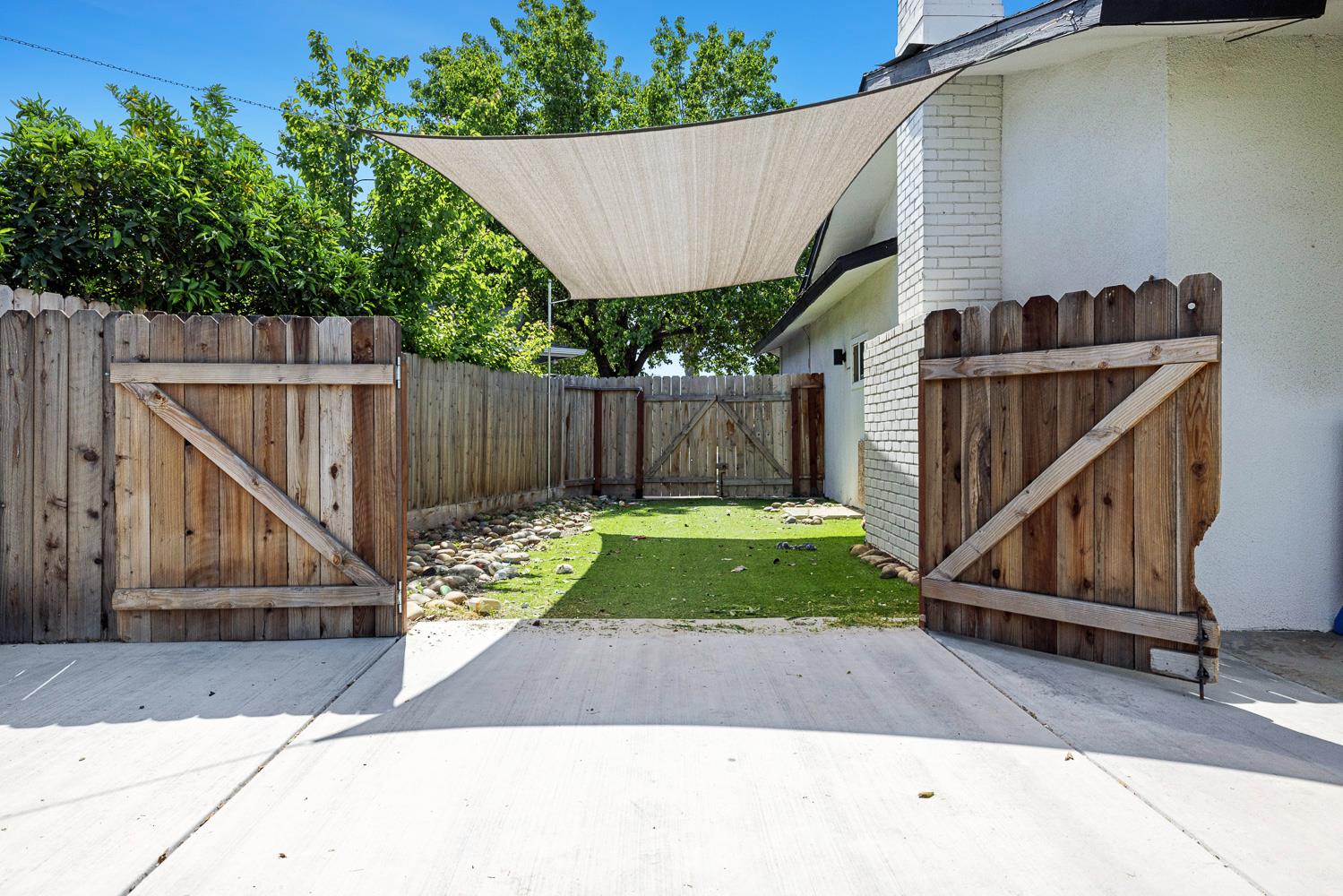 1535 Bliss Ave, Clovis, CA 93611