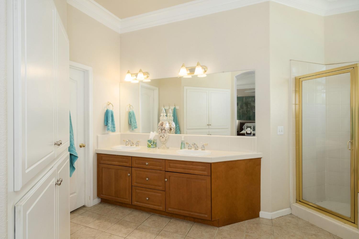 2691 Stuart Ave, Clovis, CA 93611